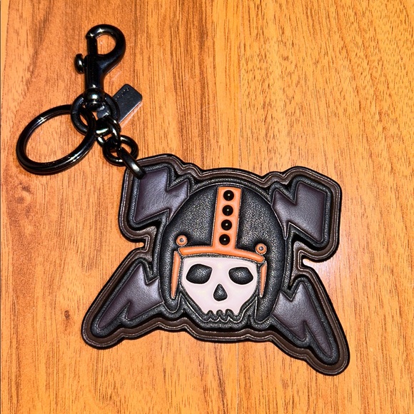 Authentic Coach Leather Skull Bag Charm W/ Studs and Gunmetal Hardware Keychain - Picture 1 of 12